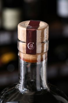 Clos Saint-Joseph Le Cassis Liqueur - ликер Кло Сен-Жозеф Лё Касис 0.5 л