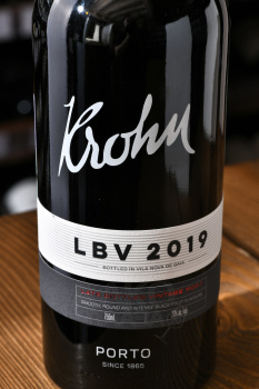 Krohn Late Bottled Vintage Porto - портвейн Крон Лейт Ботелд Винтаж Порто 0.75 л красный