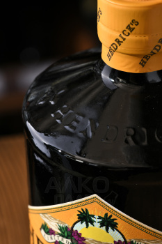 Gin Hendricks Oasium - джин Хендрикс Оасиум 0.7 л
