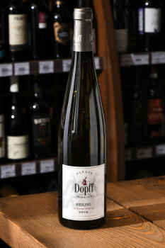Dopff au Moulin Riesling Alsace - вино Допф О Мулэн Рислинг Эльзас 2018 год 0.75 л белое сухое