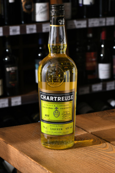 Chartreuse Jaune - ликер Шартрез Жон 0.7 л