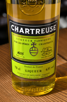 Chartreuse Jaune - ликер Шартрез Жон 0.7 л