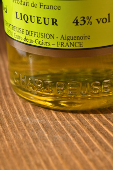 Chartreuse Jaune - ликер Шартрез Жон 0.7 л