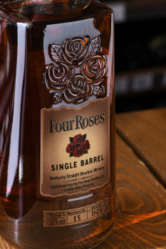 Four Roses Single Barrel - виски Фо Роузес Сингл Баррел 0.7 л