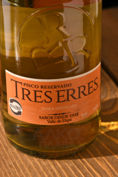 Tres Errec Elqui Reservado - писко Эльки Трес Еррес Резервадо 0.7 л
