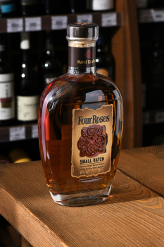 Four Roses Small Batch - бурбон Фо Роузес Смолл Бэтч 0.7 л