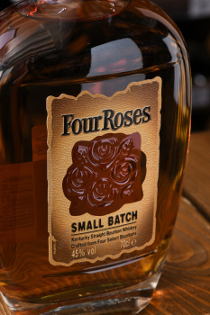 Four Roses Small Batch - бурбон Фо Роузес Смолл Бэтч 0.7 л