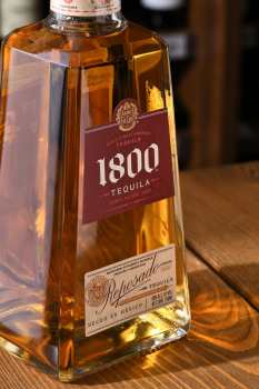 Jose Cuervo Reserva 1800 Reposado - текила Хосе Куэрво Резерва 1800 Репосадо 0,75 л