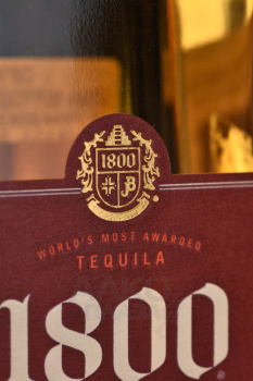 Jose Cuervo Reserva 1800 Reposado - текила Хосе Куэрво Резерва 1800 Репосадо 0,75 л