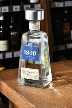 Jose Cuervo 1800 Blanco - текила Хосе Куэрво 1800 Бланко 0.75 л