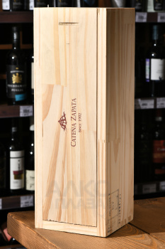 Catena Zapata Malbec Argentino - вино Катена Сапата Мальбек Архентино 1.5 л красное сухое в д/у