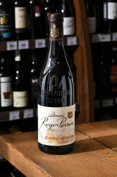 Domaine Roger Perrin Chateauneuf-du-Pape - вино Домен Роже Перран Шатонеф-дю-Пап 0.75 л красное сухое