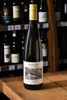Vriesenhof Riesling - вино Вризенхоф Рислинг 0.75л белое сухое