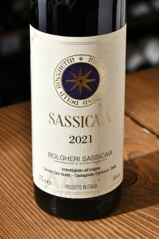 Bolgheri Sassicaia - вино Сассикайя Болгери 0.375 л красное сухое