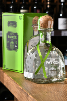 Patron Silver - текила Патрон Сильвер 0.7 л