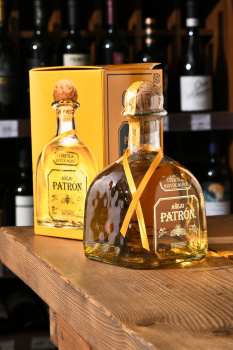 Patron Anejo - текила Патрон Аньехо 0.75 л