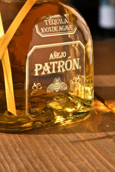 Patron Anejo - текила Патрон Аньехо 0.75 л