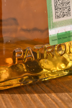 Patron Anejo - текила Патрон Аньехо 0.75 л