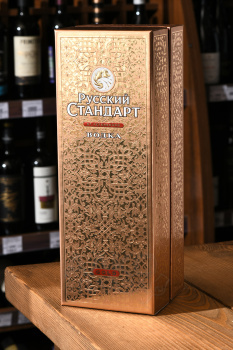 Russian Standard Gift Box - водка Русский Стандарт 0.7 л в п/у
