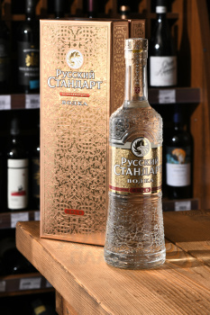 Russian Standard Gift Box - водка Русский Стандарт 0.7 л в п/у