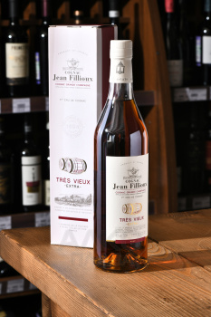 Jean Fillioux Tres Vieux Extra gift box - коньяк Жан ФийуТре Вье Экстра 0.7 л в п/у