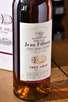 Jean Fillioux Tres Vieux Extra gift box - коньяк Жан ФийуТре Вье Экстра 0.7 л в п/у