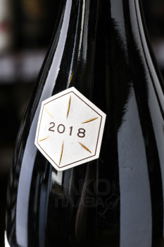 Gevrey-Chambertin 1-er Cru Champeaux Tres Vieilles Vignes - вино Жевре-Шамбертен Премье Крю Шампо Тре Вьей Винь 0.75 л красное сухое