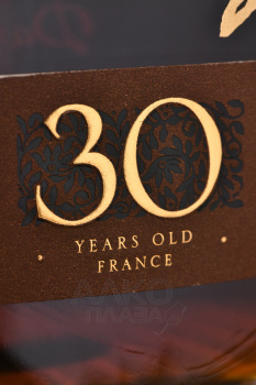Darroze Bas-Armagnac Les Grands Assemblages 30 Ans d`Age - арманьяк Дарроз Баз-Арманьяк Ле Гран Ассамбляж 30 лет 0.7 л в п/у декантер