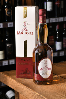 Pere Magloire VSOP - кальвадос Пьер Маглуар ВСОП 0.7 л
