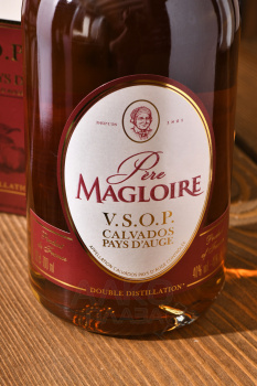 Pere Magloire VSOP - кальвадос Пьер Маглуар ВСОП 0.7 л