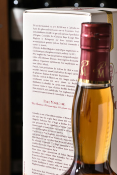Pere Magloire VSOP - кальвадос Пьер Маглуар ВСОП 0.7 л