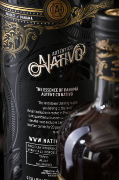 Autentico Nativo Special Reserve in tube - ром Аутентико Нативо Спешл Резерв 20 лет в тубе 0.7 л
