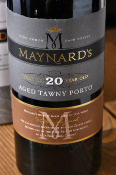Maynards Tawny Porto 20 years - портвейн Майнардс Тони Порто 20 лет 0.75 л