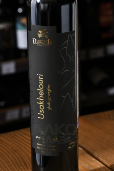 Dugladze Usakhelouri - вино Усахелоури Дугладзе 0.375 л Красное полусладкое