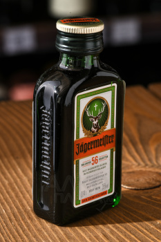 Jagermeister - ликер Ягермайстер 0.04 л