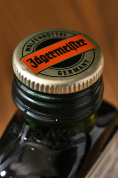 Jagermeister - ликер Ягермайстер 0.04 л