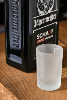 Jagermeister Scharf - ликер Ягермайстер Шарф 0.7 л + стопка