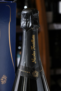 Nicolas Feuillatte Brut Selection AOC - шампанское Николя Фейатт Брют Селексьон АОС 0.75 л белое брют