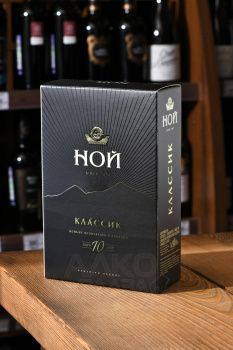 Коньяк Ной Классик 10 лет 0.5 л