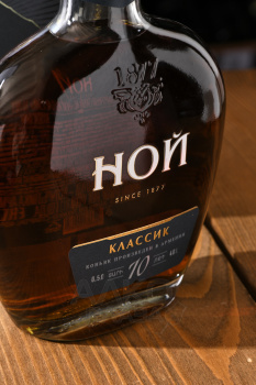 Коньяк Ной Классик 10 лет 0.5 л