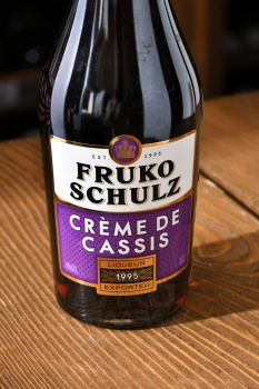Fruko Schulz Creme de Cassis - ликёр десертный Фруко Шульц Крем де Кассис 0.35 л