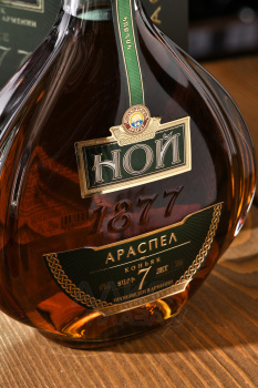 Коньяк Ной Араспел 7 лет 0.5 л в п/у