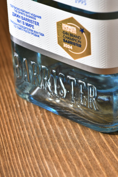 Barrister Blue - джин Барристер Блю 0.7 л