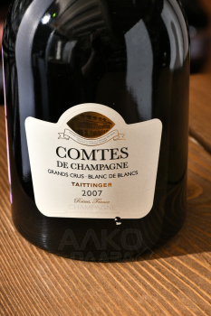 Taittinger Comtes de Champagne Blanc de Blancs Brut 2007 Gift Box - шампанское Тэтенжэ Комт де Шампань Гран Крю Блан де Блан 2007 0.75 л в п/у