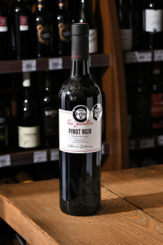 Les Jamelles Pinot Noir - вино Ле Жамель Пино Нуар 0.75 л красное сухое