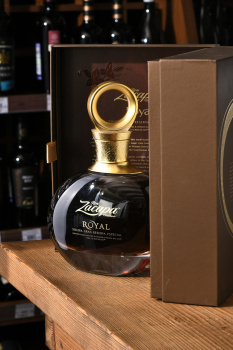 Zacapa Centenario Royal Solera Gran Reserva Especial - ром Закапа Сэнтэнарио Роял Солера Гран резерва Эспесиаль 0.7 л в п/у