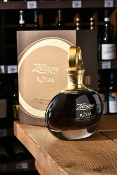 Zacapa Centenario Royal Solera Gran Reserva Especial - ром Закапа Сэнтэнарио Роял Солера Гран резерва Эспесиаль 0.7 л в п/у