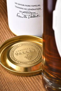 Chateau de Montifaud VSOP in tube - коньяк Шато де Монтифо ВСОП 0.7 л в тубе