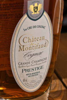 Chateau de Montifaud Prestige gift box - коньяк Шато де Монтифо Престиж 0.7 л в п/у
