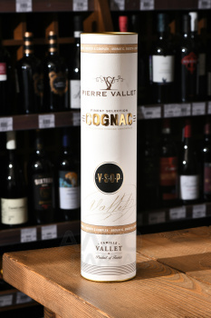 Pierre Vallet VSOP gift box - коньяк Пьер Валле ВСОП 0.7 л в п/у